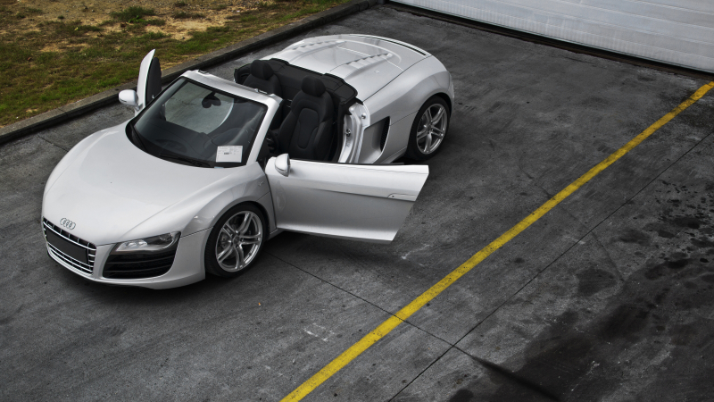 Illustration for article titled Audi R8 V10 Spyder: Pure Car Porn